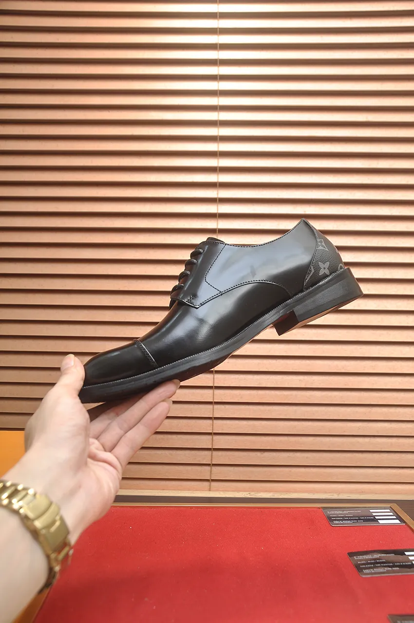 Men's men's shoes 💰500💶 [LV] (original single cowhide lining) 🍀LV's latest genuine leather business suit shoes are launched simultaneously on the official website. The first-layer cowhide imported from Italy is made of heavy gold, 💥official website 1:1 rubber outsole. Versatile to wear, high-end without losing class, and the color combination is extraordinary. This four-season style is alluring when worn on your feet, showing off your big-name flair. Standard code 38-45 (45 customized)